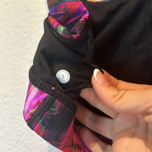 Lululemon women’s multicolor sports bra size 2 - Picture 5 of 5